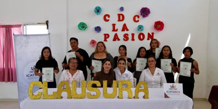 Concluyen más 30 personas cursos de capacitación en el DIF Municipal