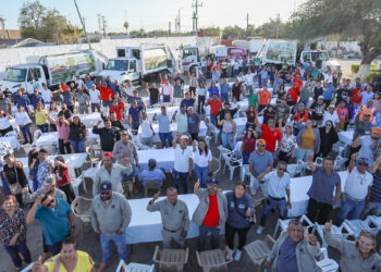 Entrega Milena Quiroga tres camiones recolectores y una barredora