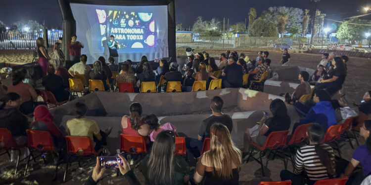 Realizan noche de avistamiento de estrellas para personas con discapacidad