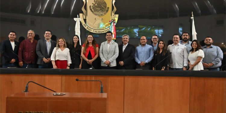 Se reúnen diputados de la XVII legislatura con homólogos de California 