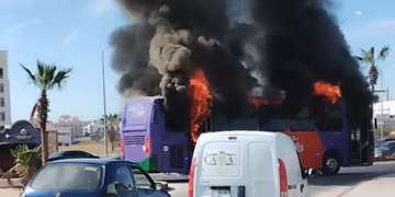🚨 Incendio de Autobús de Cabo Baja Causa Caos Vial en Cabo San Lucas