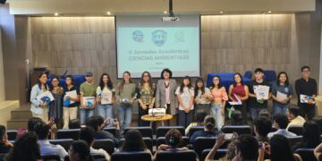 Reconoce UABCS a estudiantes de excelencia académica de Ciencias Ambientales