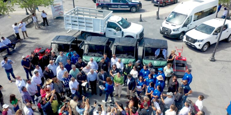 Entrega alcalde Christian Agúndez nuevo parque vehicular a Zofemat para fortalecer labor operativa 