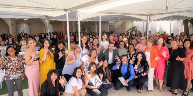 Alcalde Christian Agúndez reconoce la doble labor de las mamás trabajadoras como servidoras públicas y jefas de familia