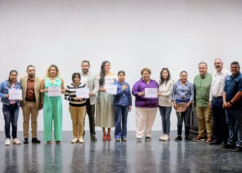 Entrega alcalde Christian Agúndez apoyos económicos para impulsar a emprendedores