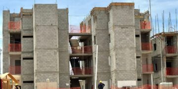 Revisan avances de la construcción de viviendas en Cabo San Lucas