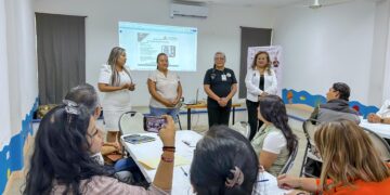 Capacitan a personal de Cabo San Lucas en Lengua de Señas Mexicana 