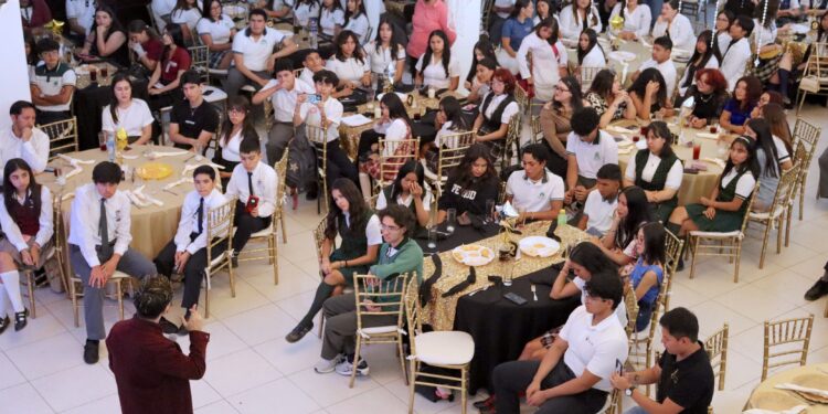 Celebra Ayuntamiento de Los Cabos a la comunidad estudiantil 