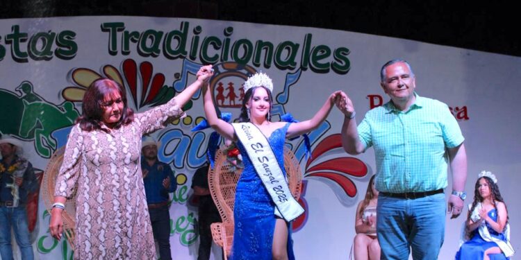 Coronan a Alexa I como reina de las Fiestas Tradicionales El Sauzal 2025