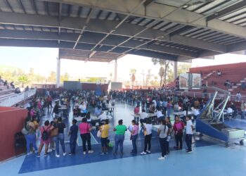 Con entrega de becas, conmemoran Día del Estudiante en Cabo San Lucas