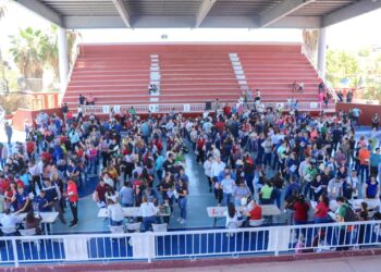 Realiza Ayuntamiento de Los Cabos entrega de bono anual a personal docente