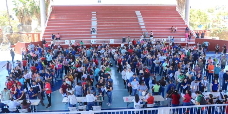 Realiza Ayuntamiento de Los Cabos entrega de bono anual a personal docente