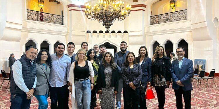 Inauguran exposición fotográfica de Los Cabos en Ensenada, Baja California 