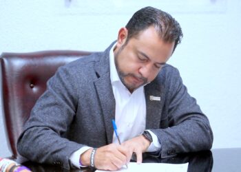 Firman escrituras para construcción del Centro de Atención Integral a Mujeres en Cabo San Lucas