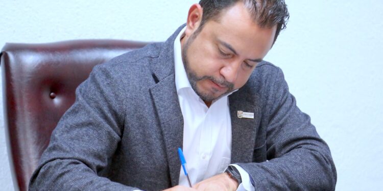 Firman escrituras para construcción del Centro de Atención Integral a Mujeres en Cabo San Lucas