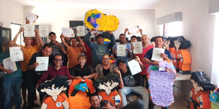 ICATEBCS mejora habilidades laborales en colonias prioritarias del estado