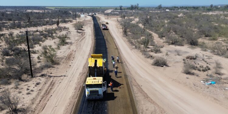 Avance del 65% en pavimentación de los Ejidos Ley Federal de Aguas en Comondú 