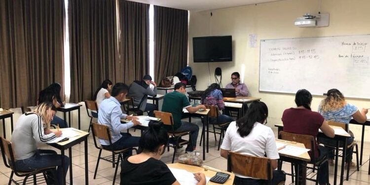 Más de 800 espacios disponibles en escuelas normales para el ciclo 2025-2026: SEP