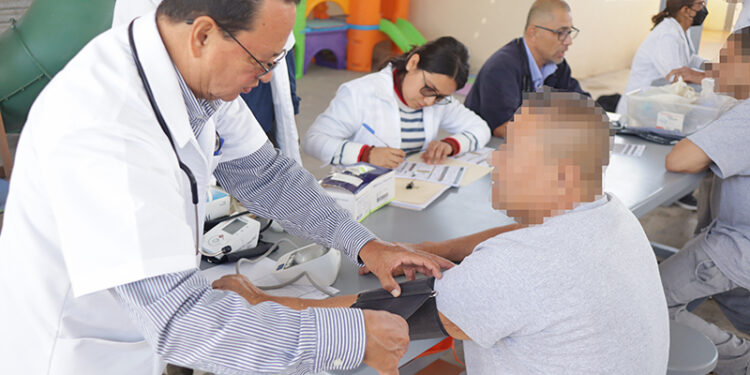 Ofrece el Gobierno estatal servicios de medicina preventiva al Centro Penitenciario de La Paz