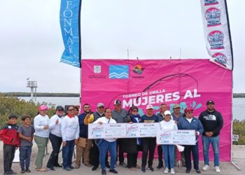Mujeres de Puerto Adolfo López Mateos celebran el Día de las Madres con torneo de pesca de orilla