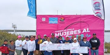 Mujeres de Puerto Adolfo López Mateos celebran el Día de las Madres con torneo de pesca de orilla