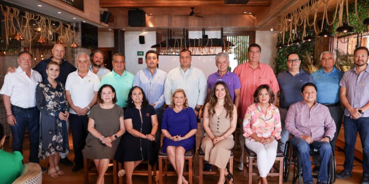 Se reúne secretario General de Gobierno con Grupo Madrugadores de Los Cabos