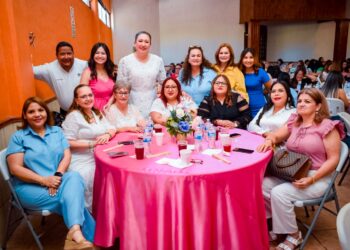 RECONOCE AYUNTAMIENTO DE MULEGÉ A MADRES TRABAJADORAS