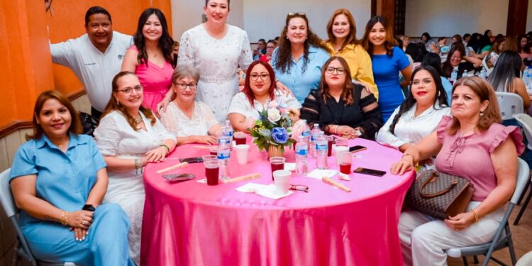 RECONOCE AYUNTAMIENTO DE MULEGÉ A MADRES TRABAJADORAS