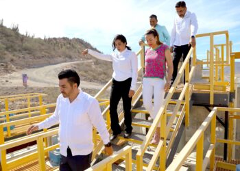 Supervisan titular de CONAGUA y Milena Quiroga la planta potabilizadora “La Buena Mujer”