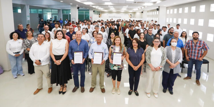 Firma Milena Quiroga convenio de colaboración con Universidad Tecnológica de La Paz