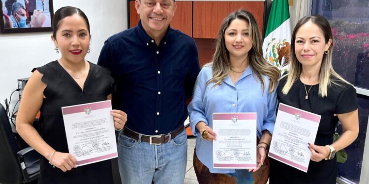 Realizan cambios en direcciones municipales de La Paz