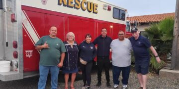Bomberos de La Paz reciben en donación camión de rescate