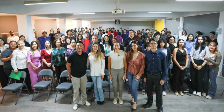 Milena Quiroga comparte con estudiantes de la UDT logros en transporte, seguridad y espacios públicos