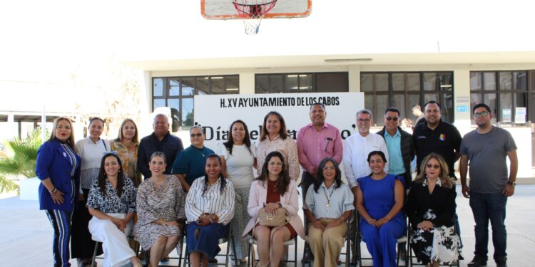 Conmemoran Día del Maestro con ceremonia cívica en Cabo San Lucas