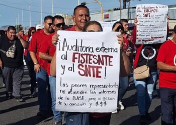 ¡Los maestros sí salieron… pero sin su dirigente!