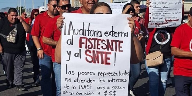 ¡Los maestros sí salieron… pero sin su dirigente!