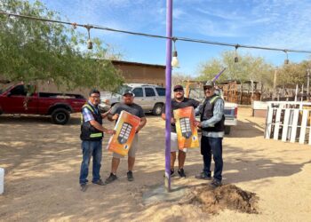 Habitantes entregan PET y reciben lámparas solares en Cabo San Lucas