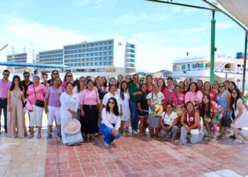 Reconocen a madres artesanas y emprendedoras con paseo al Arco de Cabo San Lucas