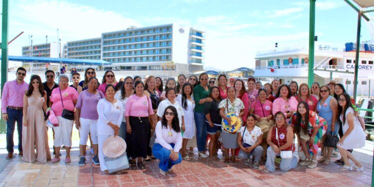 Reconocen a madres artesanas y emprendedoras con paseo al Arco de Cabo San Lucas