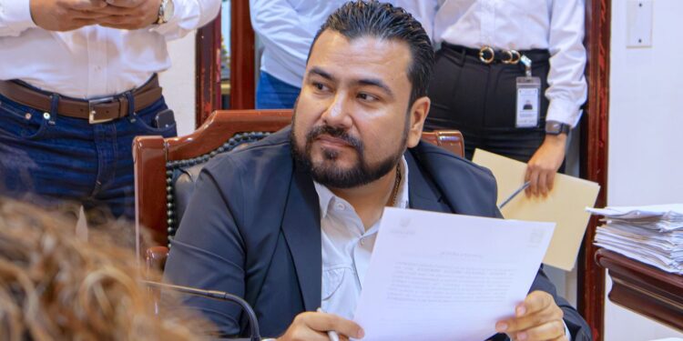 Destaca regidor José Manuel Larumbe apoyos sociales, mejoras en transporte y apertura de oficina de gestión 