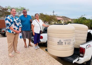 Realiza regidora Marisela Peralta entrega de tinacos subsidiados a familias de Los Cabos