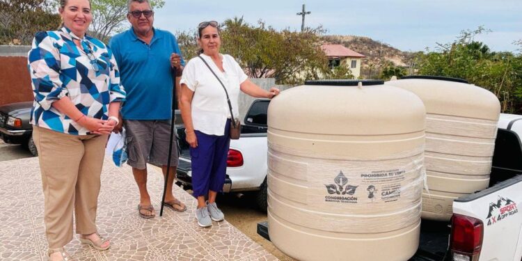 Realiza regidora Marisela Peralta entrega de tinacos subsidiados a familias de Los Cabos