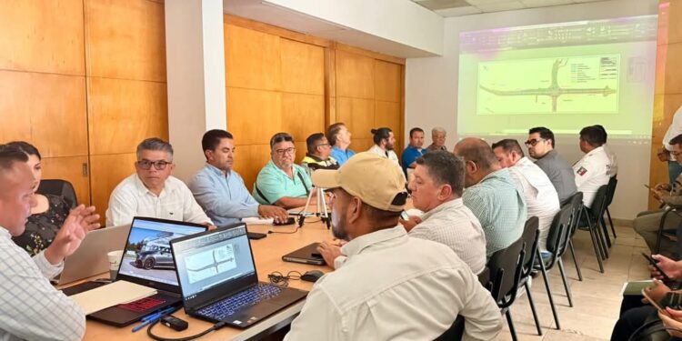 Analizan vías de desfogue vehicular por inicio de obra de paso a desnivel en San José del Cabo