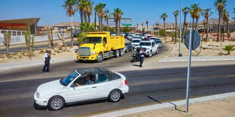 Implementan operativo especial de tránsito en glorieta Fonatur de San José del Cabo