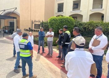 Continúan operativos de inspección de unidades transportadoras de servicio federal en Los Cabos