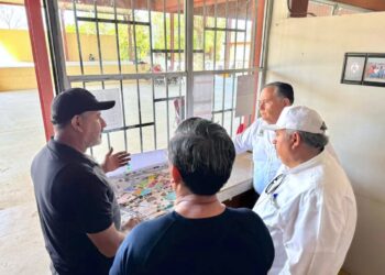 Cumple alcalde Christian Agúndez compromiso con padres de familia de la Secundaria Técnica 16