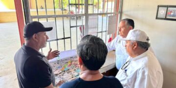 Cumple alcalde Christian Agúndez compromiso con padres de familia de la Secundaria Técnica 16