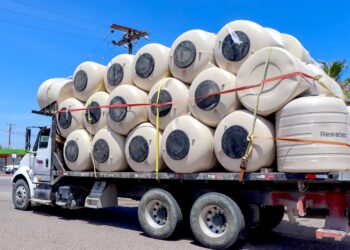 Acciones emergentes en Los Cabos Alcalde Christian Agúndez entrega de tinacos para fortalecer el suministro de agua en zonas prioritarias