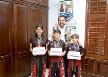 Alcalde Christian Agúndez reconoce a jóvenes atletas de Los Cabos que acudirán al Campeonato Mundial en Alemania
