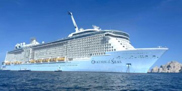 Con más de 6 mil pasajeros arriba crucero Ovation of the Seas a Cabo San Lucas